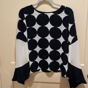 Chico’s Black Label Petite Large Dot Flounce-Sleeve Top Size 1